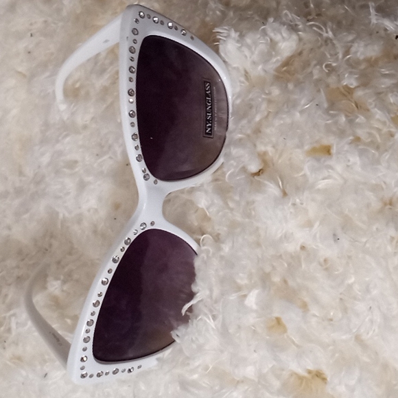 💚HOST PICK💚 Sunglasses - Picture 4 of 6